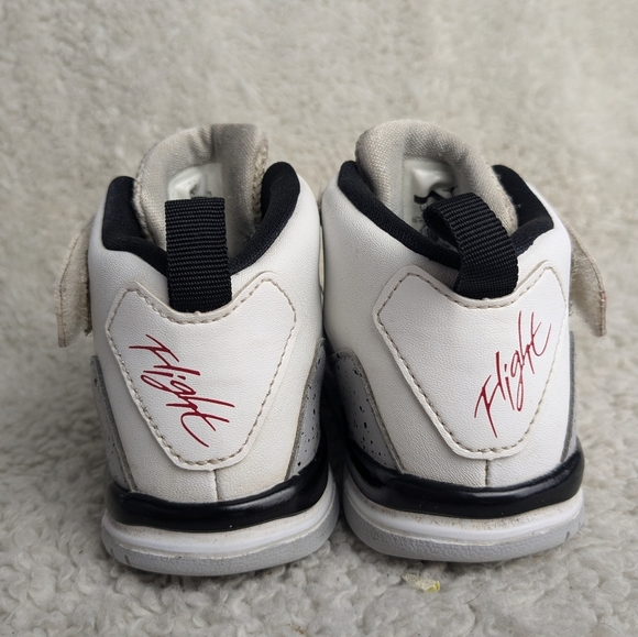 Jordan Kids White Sneakers Size 7 In Good Used Condition - Picture 4 of 7